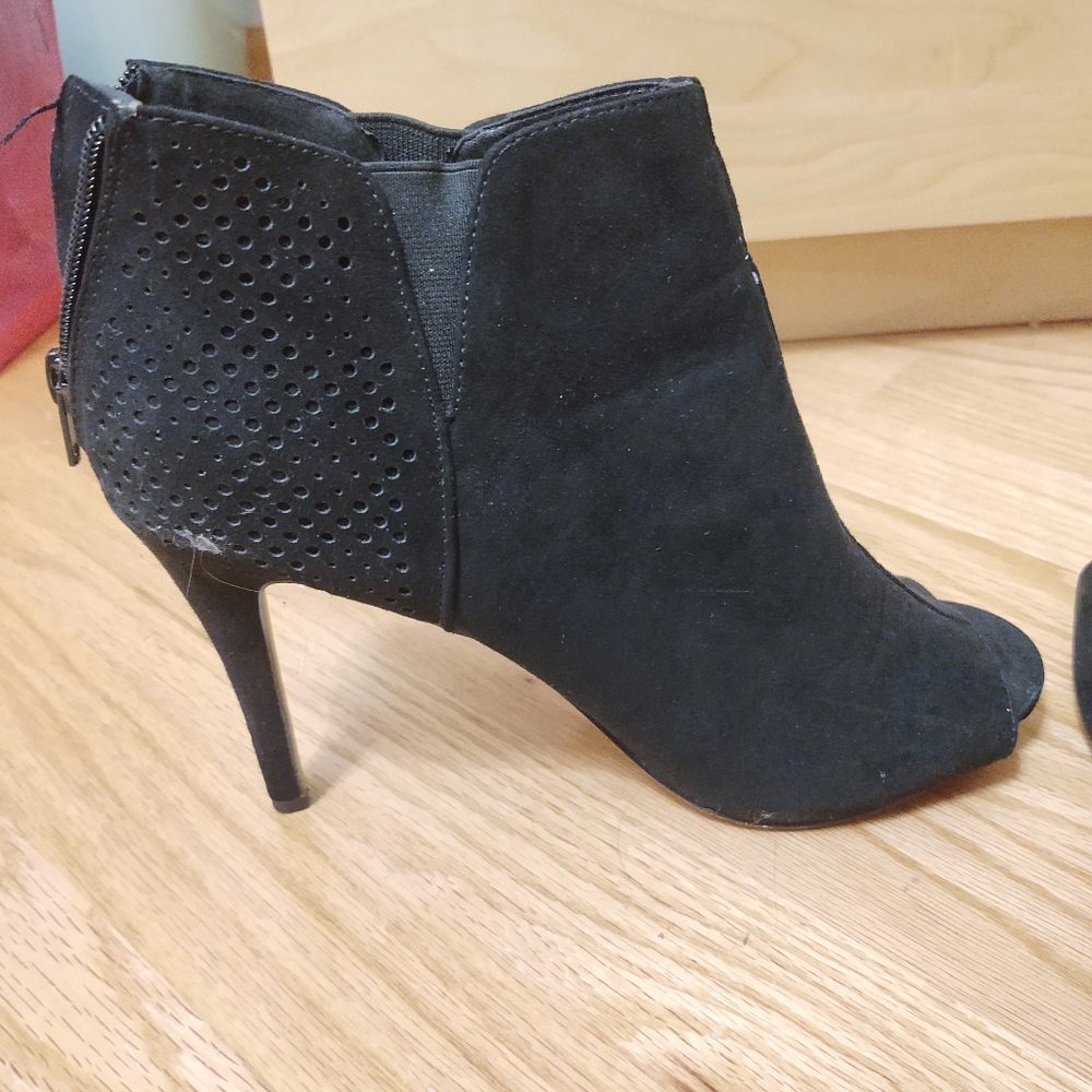 Black heels with open toe